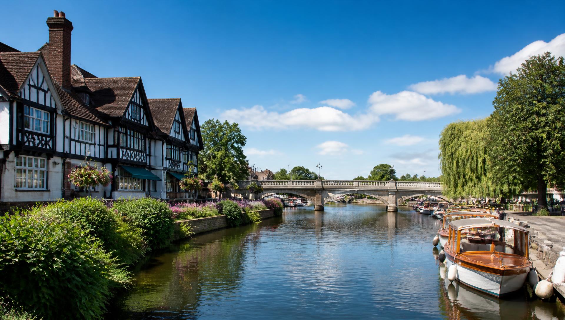 Stratford-upon-Avon riverside and Tudor buildings, where LeapIT supports local hospitality, retail and professional businesses